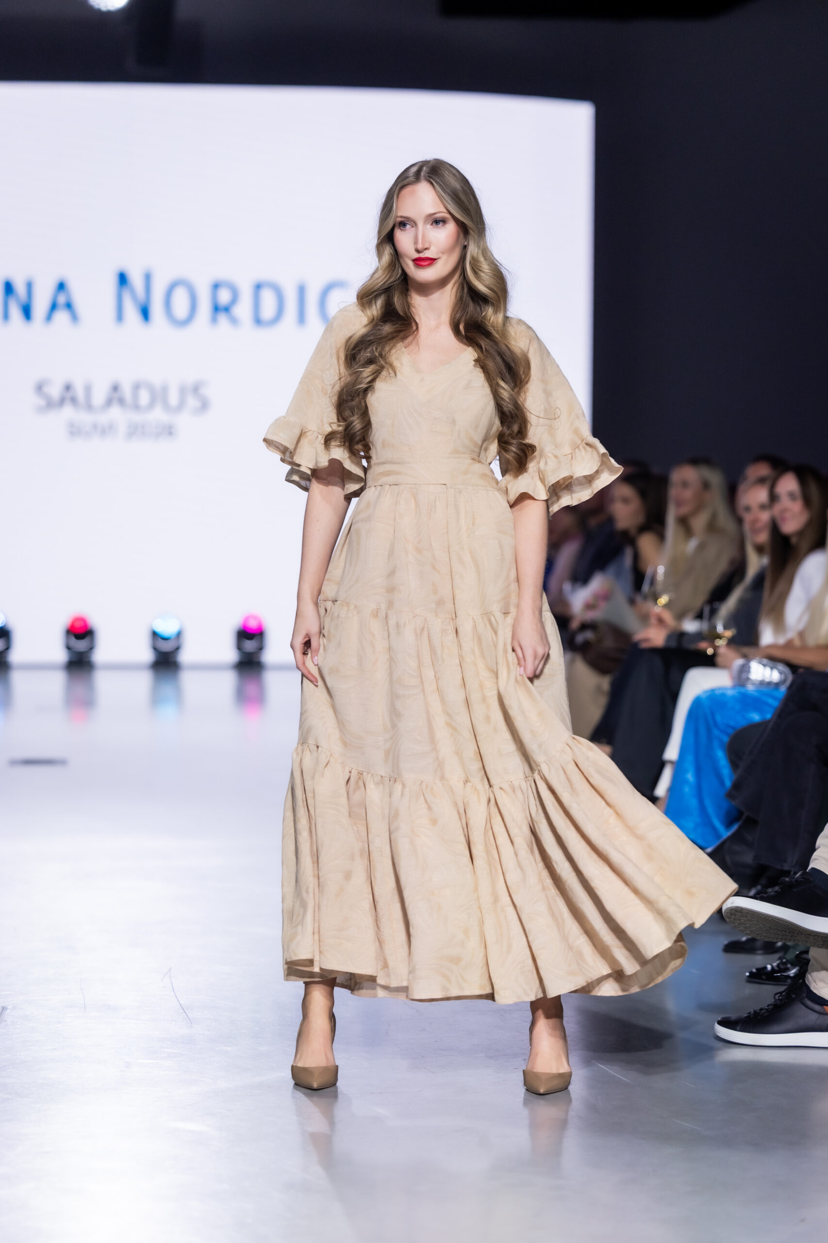 Maksikleit LIINA VISCOSA Beež, 34, 36, 38, 40, 42, 44