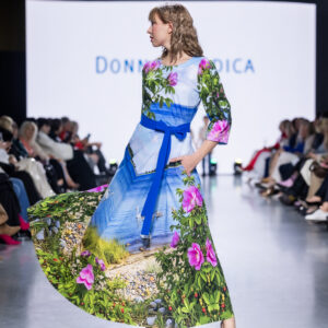 cotton digi print maxidress with swan beach