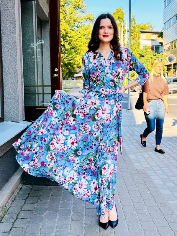 daisy print light blu maxi wrap dress