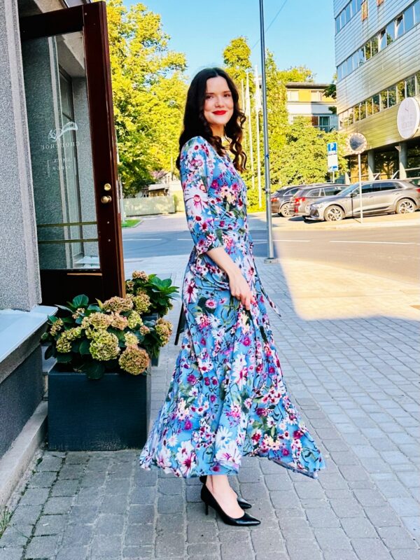 daisy print light blu maxi wrap dress