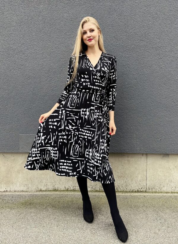 black and white graphic print midi dress